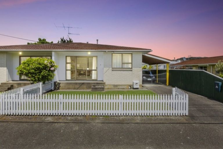 Photo of property in 50f2- Kowhai Avenue, Ebdentown, Upper Hutt, 5018