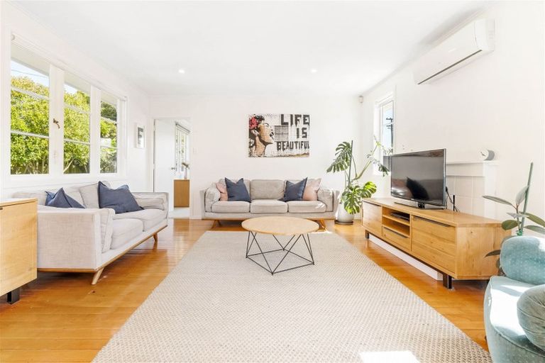 Photo of property in 1/10 Neil Avenue, Te Atatu Peninsula, Auckland, 0610