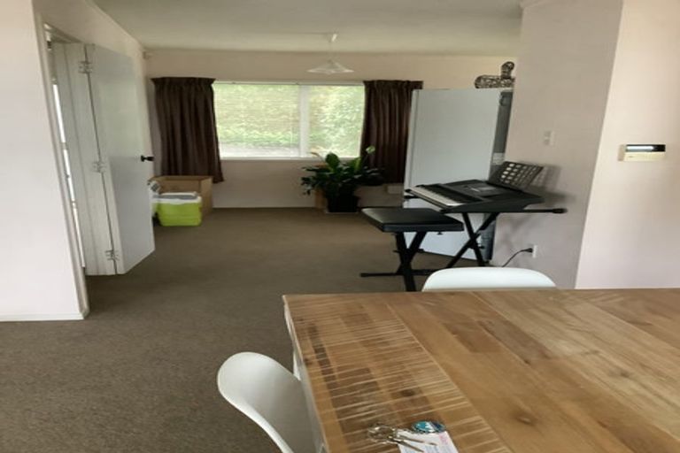 Photo of property in 1/8 Pupuke Road, Hillcrest, Auckland, 0627