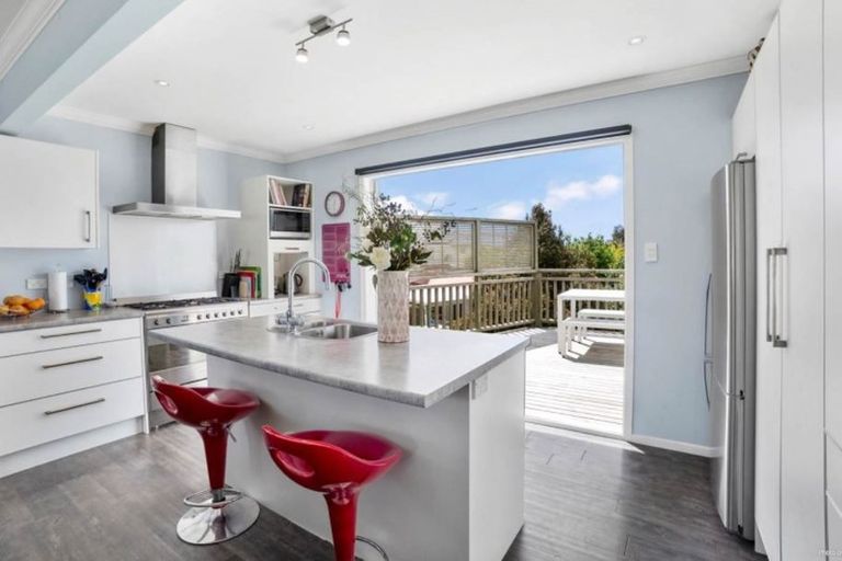 Photo of property in 4 Hatherlow Street, Glenfield, Auckland, 0629