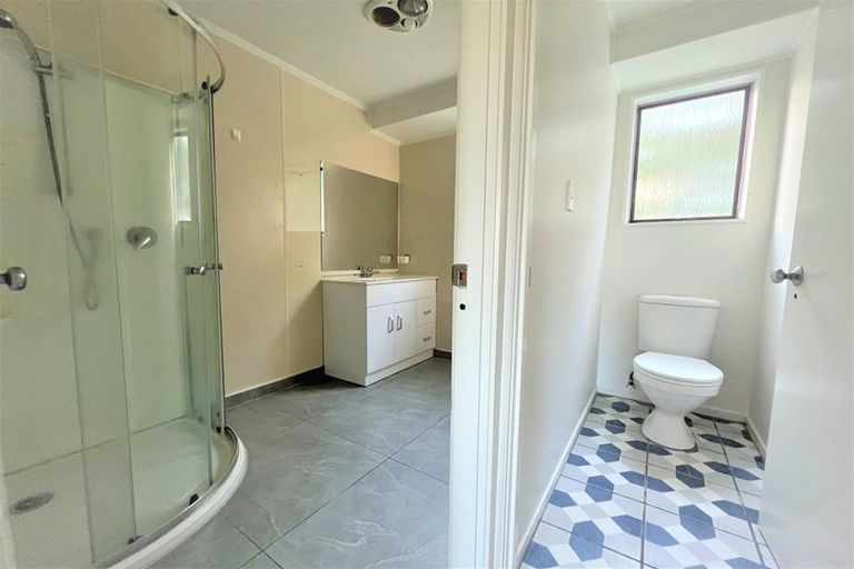 Photo of property in 21 Rehia Road, Massey, Auckland, 0614