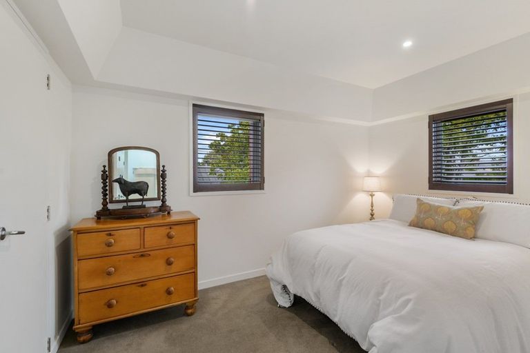 Photo of property in 87 Holly Road, St Albans, Christchurch, 8014