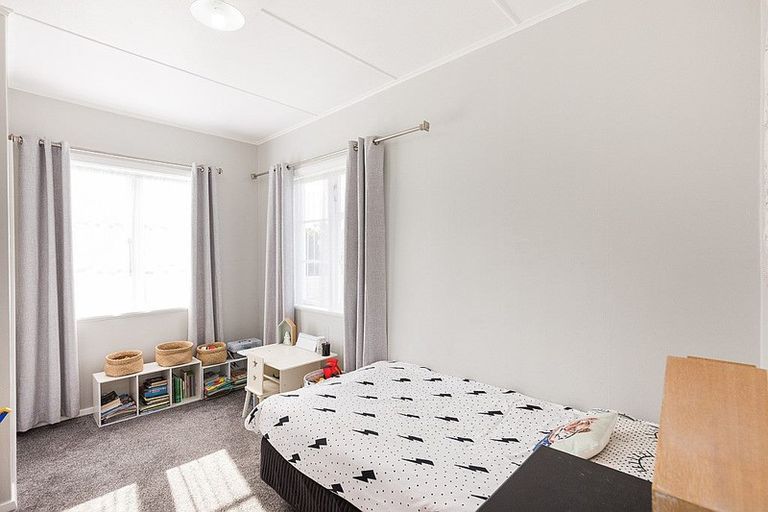 Photo of property in 35 Kauri Street, Roslyn, Palmerston North, 4414