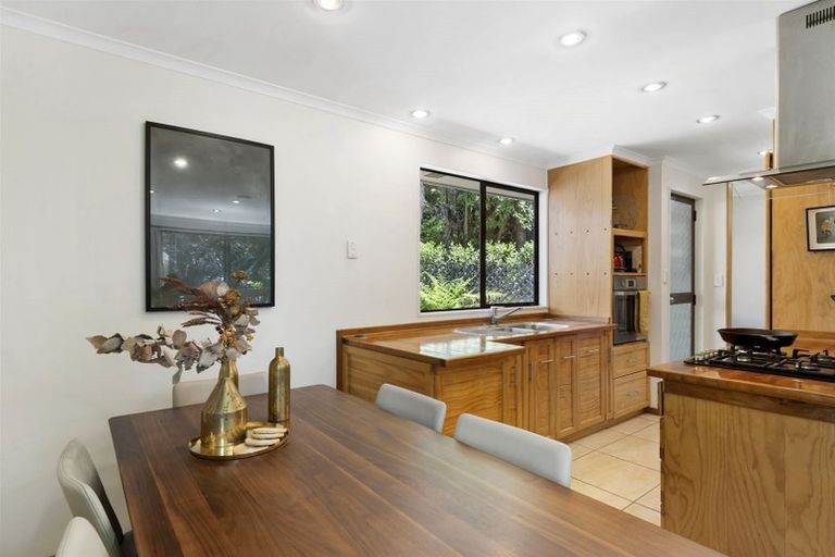 Photo of property in 2 Hiwihau Place, Glenfield, Auckland, 0629