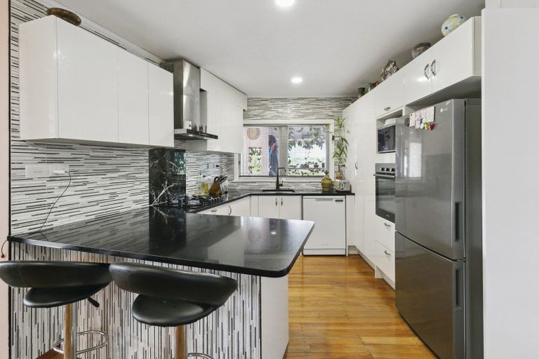 Photo of property in 12 Camrose Grove, Kingston, Wellington, 6021