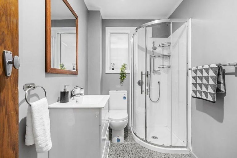 Photo of property in 2/246 Main Road, Tawa, Wellington, 5028