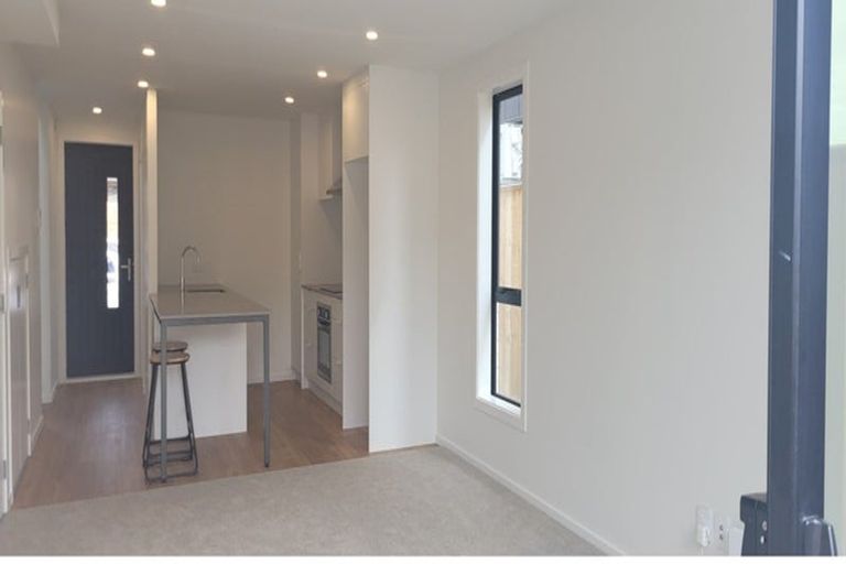 Photo of property in 11/27 Main Road, Wainuiomata, Lower Hutt, 5014