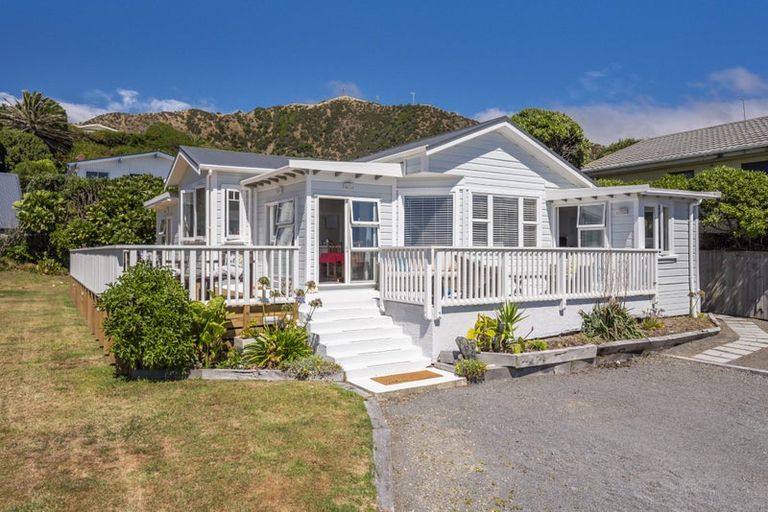 Photo of property in 60 The Parade, Paekakariki, 5034