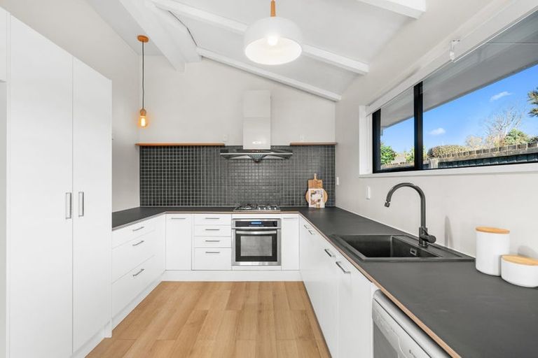 Photo of property in 4 Kingham Place, Avonhead, Christchurch, 8042