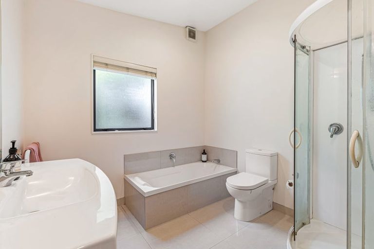 Photo of property in 23a Fairmount Road, Titirangi, Auckland, 0604