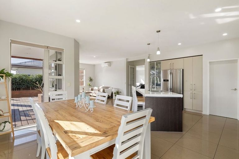 Photo of property in 4 Laurel Oak Drive, Schnapper Rock, Auckland, 0632