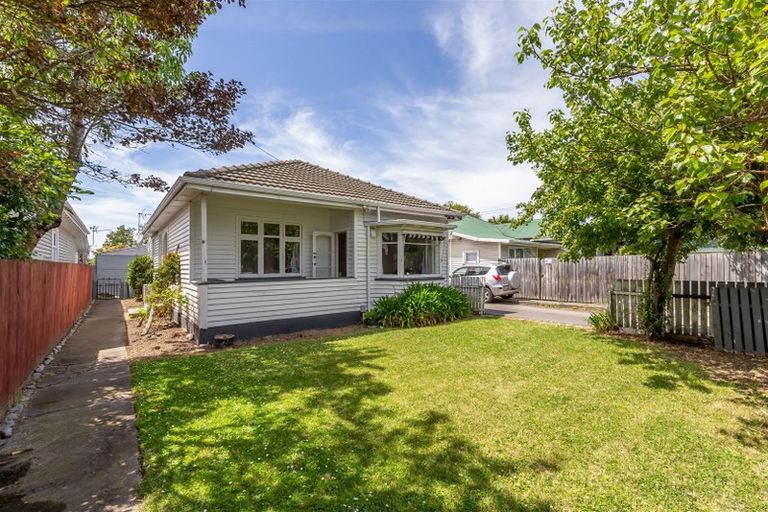 Photo of property in 44 Hills Road, Edgeware, Christchurch, 8013