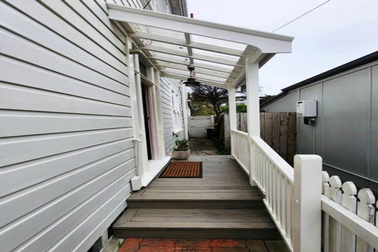 Photo of property in 160a Tasman Street, Mount Cook, Wellington, 6021
