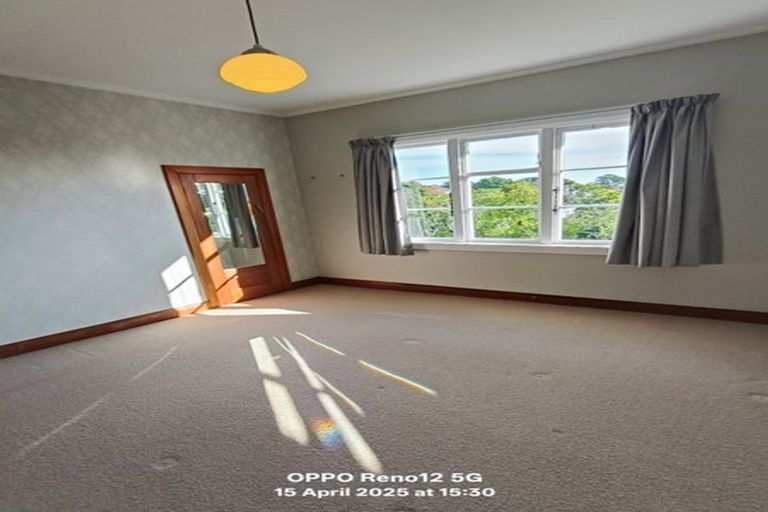 Photo of property in 32 Victoria Road, New Plymouth, 4310