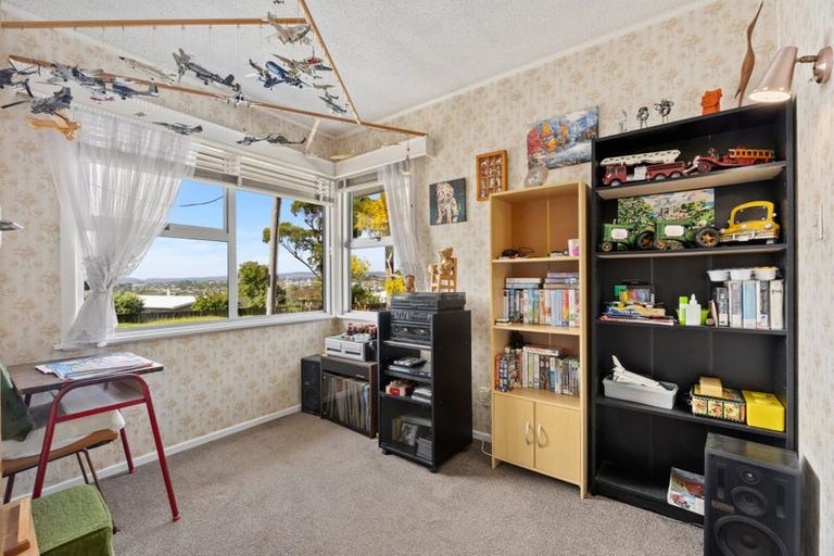Photo of property in 38 Hobsonville Road, West Harbour, Auckland, 0618