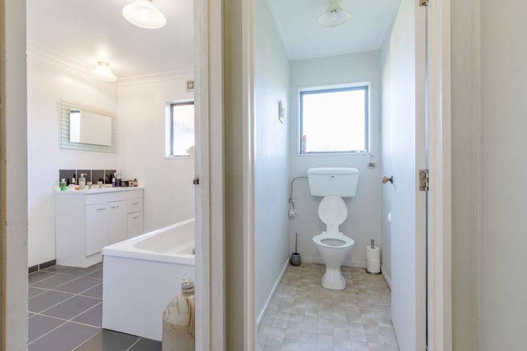 Photo of property in 2966 State Highway 2, Waipukurau, 4281