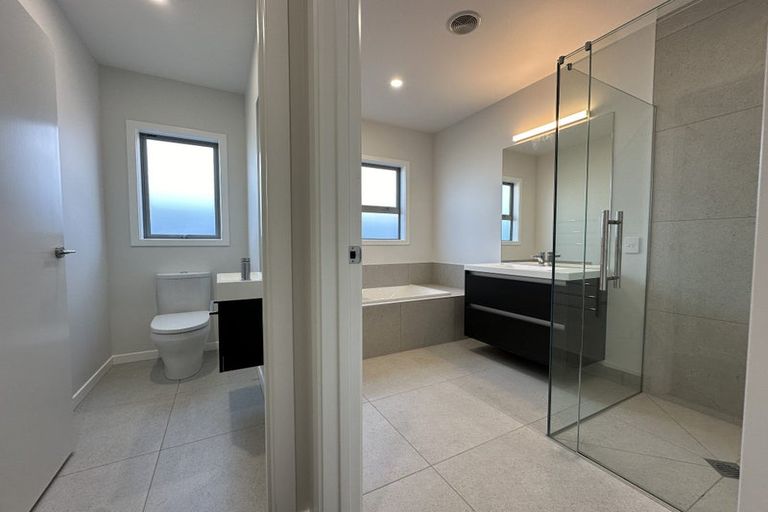 Photo of property in 6 George Yee Place, Taradale, 4112