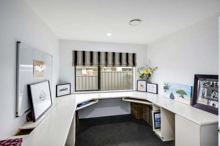 Photo of property in 37 Pukekura Place, Taradale, Napier, 4112