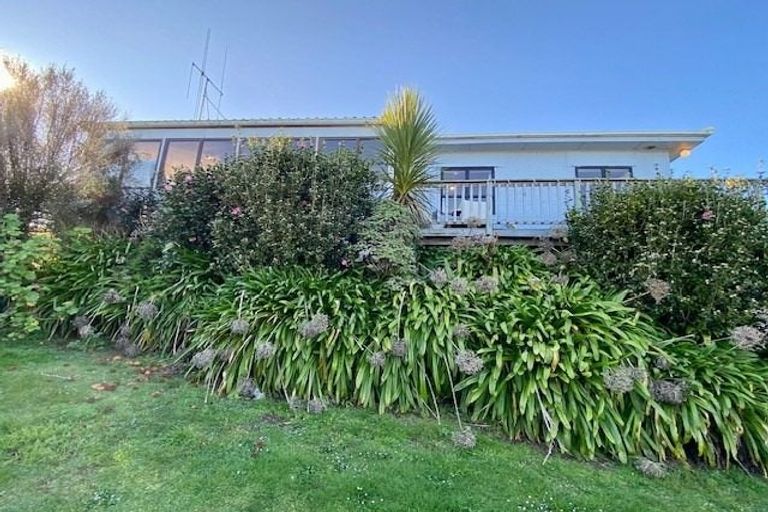 Photo of property in 2 Williams Crescent, Maketu, 3189