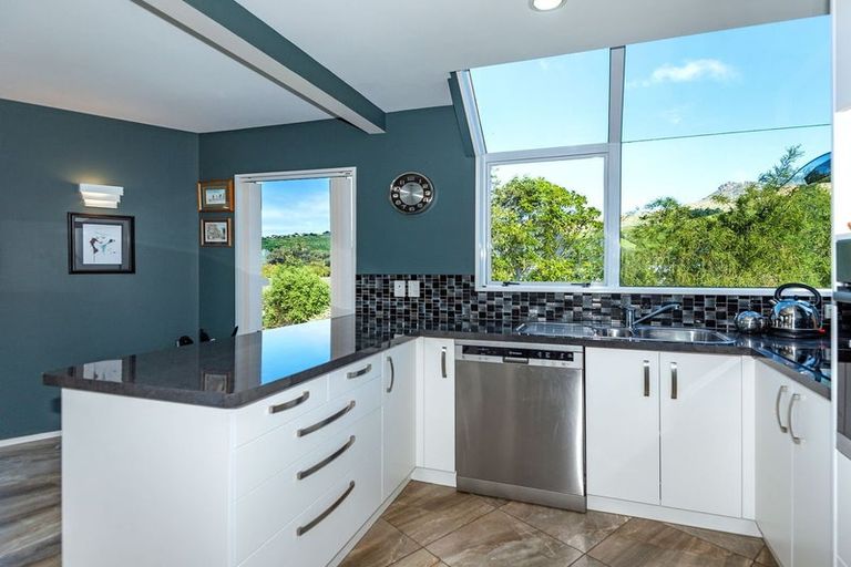 Photo of property in 9 Avoca Valley Road, Heathcote Valley, Christchurch, 8022