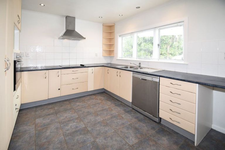 Photo of property in 13 Abel Tasman Avenue, Henderson, Auckland, 0610