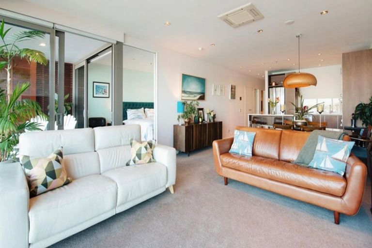 Photo of property in Patent 326 Apartments, 404s/326 Evans Bay Parade, Hataitai, Wellington, 6021