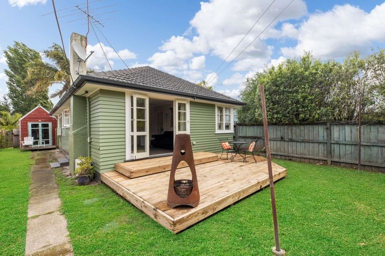 Photo of property in 22 Glengarry Road, Glen Eden, Auckland, 0602
