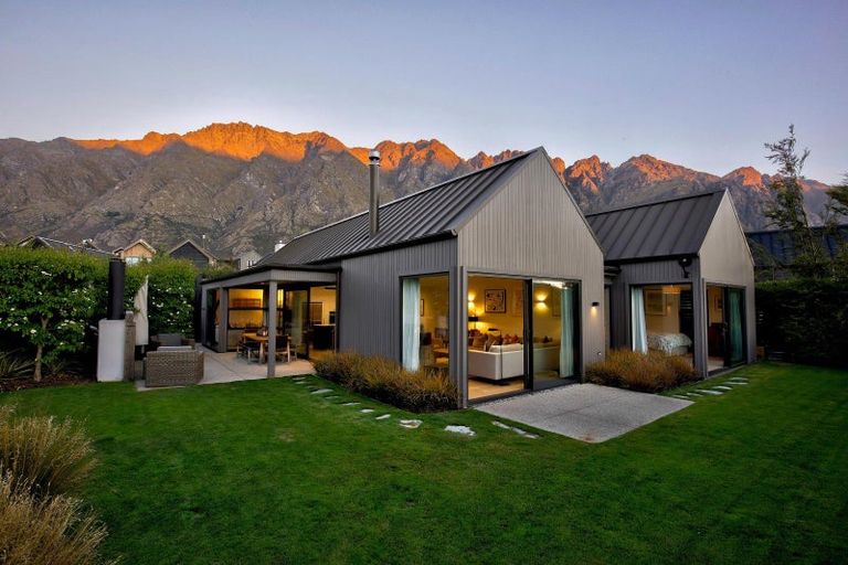 Photo of property in 54 Falconer Rise, Jacks Point, Queenstown, 9371