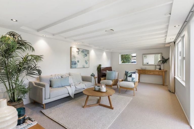 Photo of property in 8 Shanaway Rise, Hillcrest, Auckland, 0627