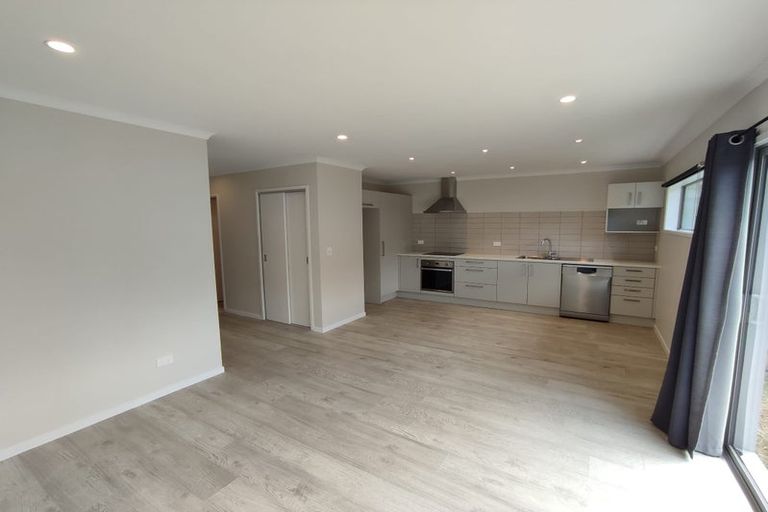 Photo of property in 10 Ridgeview Close, Red Beach, 0932