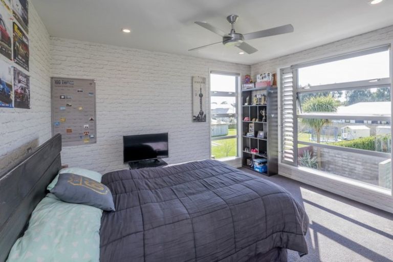 Photo of property in 24 Okarito Avenue, Levin, 5510