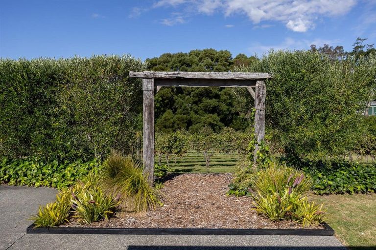 Photo of property in 583 State Highway 16, Kumeu, 0891