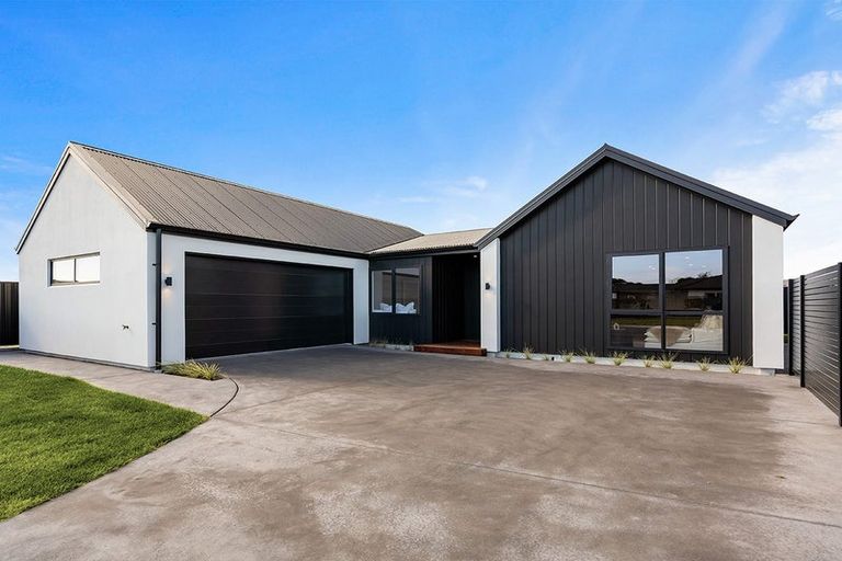 Photo of property in 6/102 Eriksen Road, Te Awa, Napier, 4110