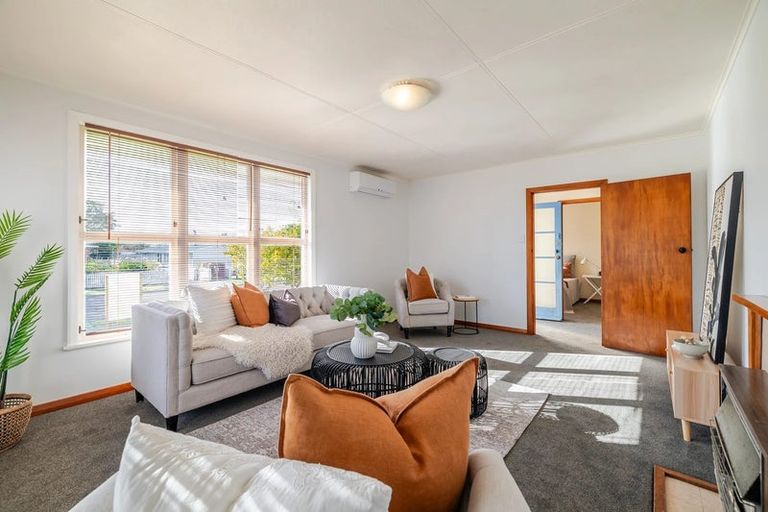 Photo of property in 27 Crewe Crescent, Hokowhitu, Palmerston North, 4410