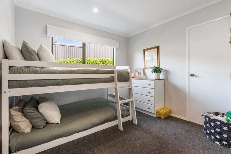 Photo of property in 22 Derwent Crescent, Titirangi, Auckland, 0604