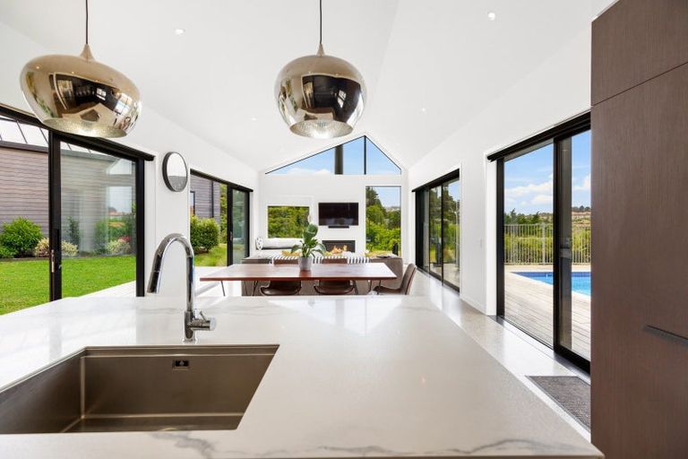 Photo of property in 9 Laguna Place, Matakatia, Whangaparaoa, 0930