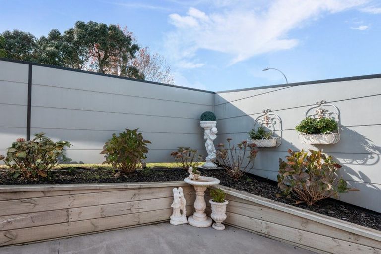 Photo of property in 7 Hartles Place, Mellons Bay, Auckland, 2014