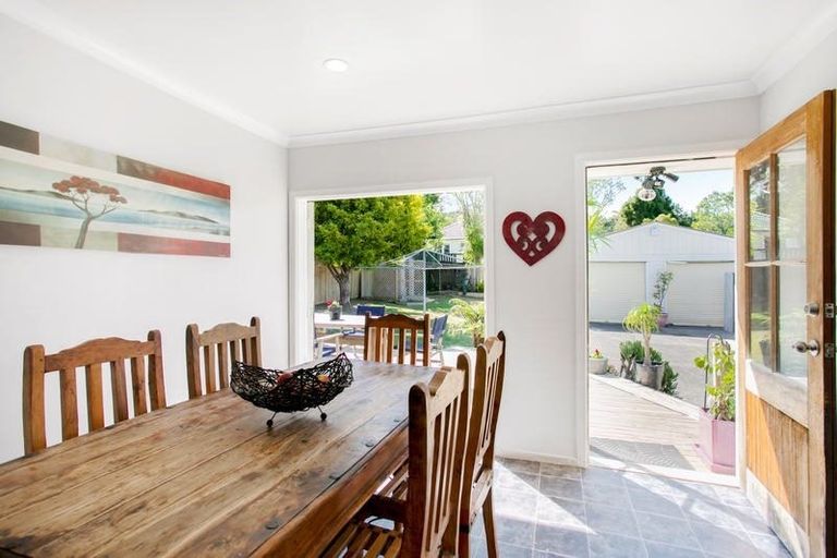 Photo of property in 42 Hilling Street, Titirangi, Auckland, 0604