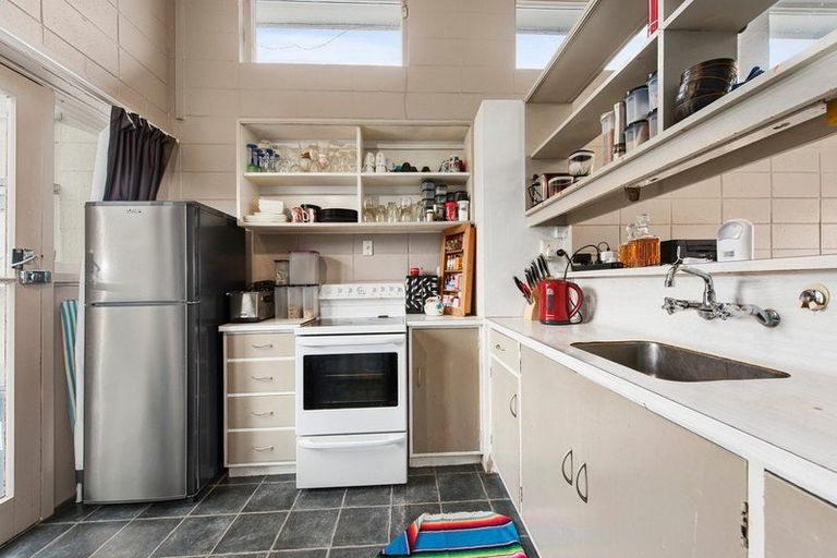 Photo of property in 571f2- Fergusson Drive, Trentham, Upper Hutt, 5018