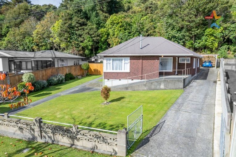 Photo of property in 74 Hine Road, Wainuiomata, Lower Hutt, 5014