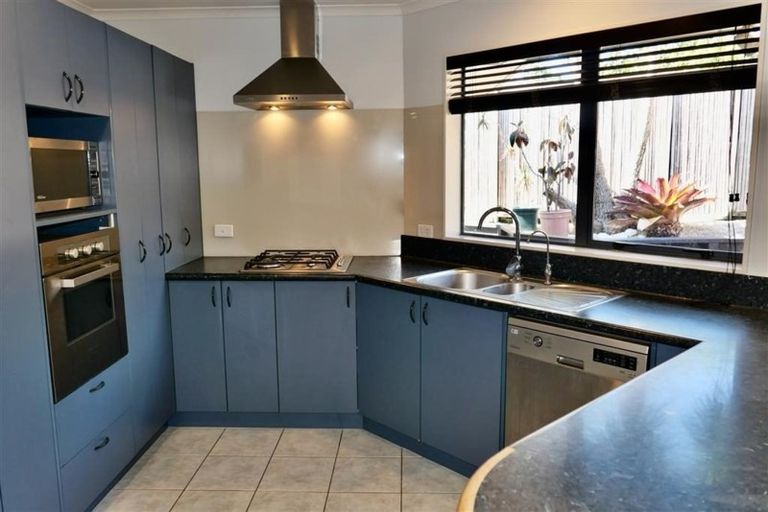 Photo of property in 11 Cognac Place, Henderson, Auckland, 0612