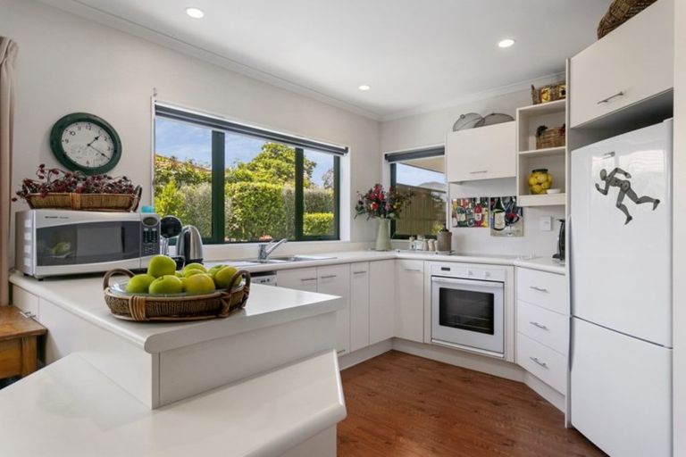 Photo of property in 30 Fairview Terrace, Waipahihi, Taupo, 3330