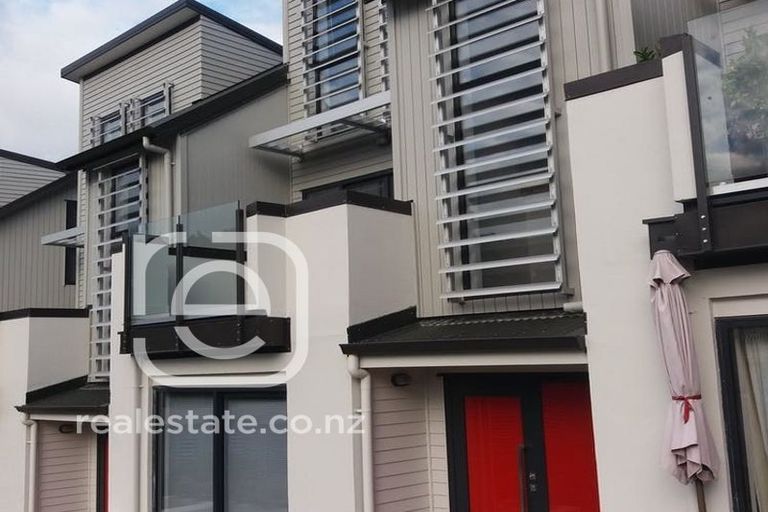 Photo of property in 2/10 Silver Moon Road, Albany Heights, Auckland, 0632