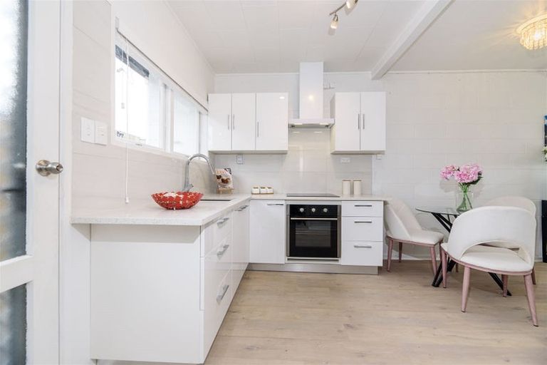 Photo of property in 2/7 James Road, Manurewa, Auckland, 2102