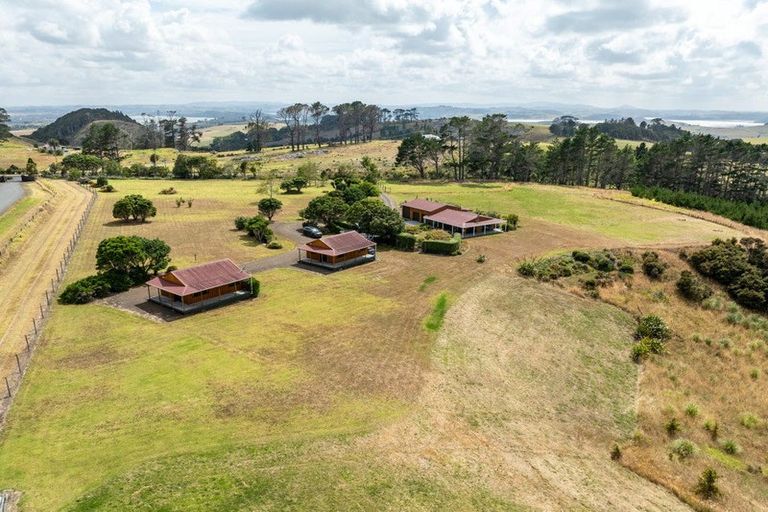 Photo of property in 986 Tinopai Road, Tinopai, Matakohe, 0593