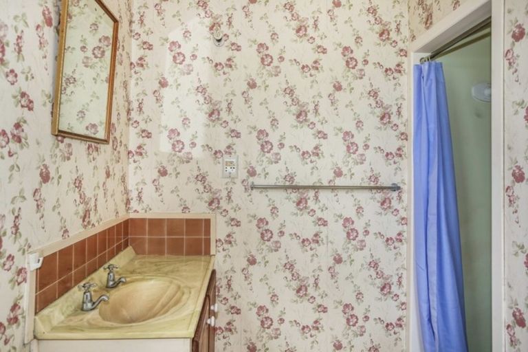 Photo of property in 12 Hull Road, Waiuku, 2123