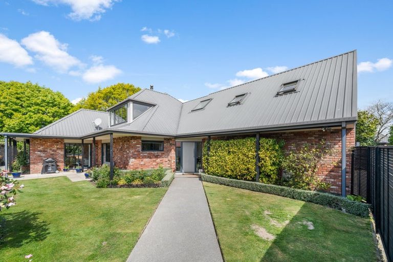 Photo of property in 9 Inglewood Place, Avonhead, Christchurch, 8042