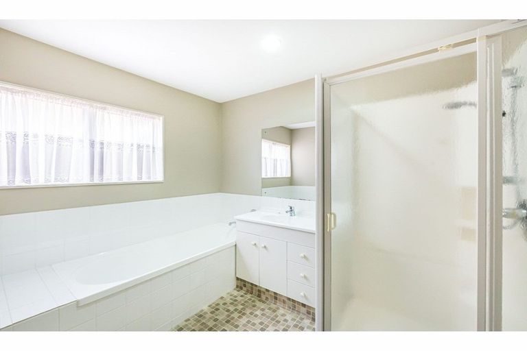 Photo of property in 53 The Grove, Red Beach, 0932