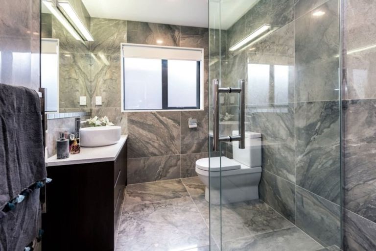 Photo of property in 16 Carlos Drive, Flat Bush, Auckland, 2016