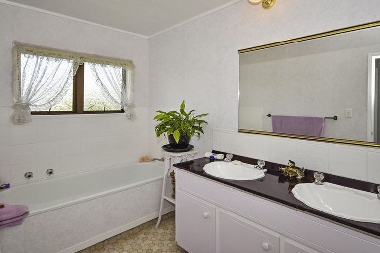 Photo of property in 8 Hartfield Rise, Pahurehure, Papakura, 2113